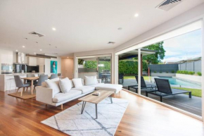 Blair Street - Luxury Home with Pool and Theatre Moama